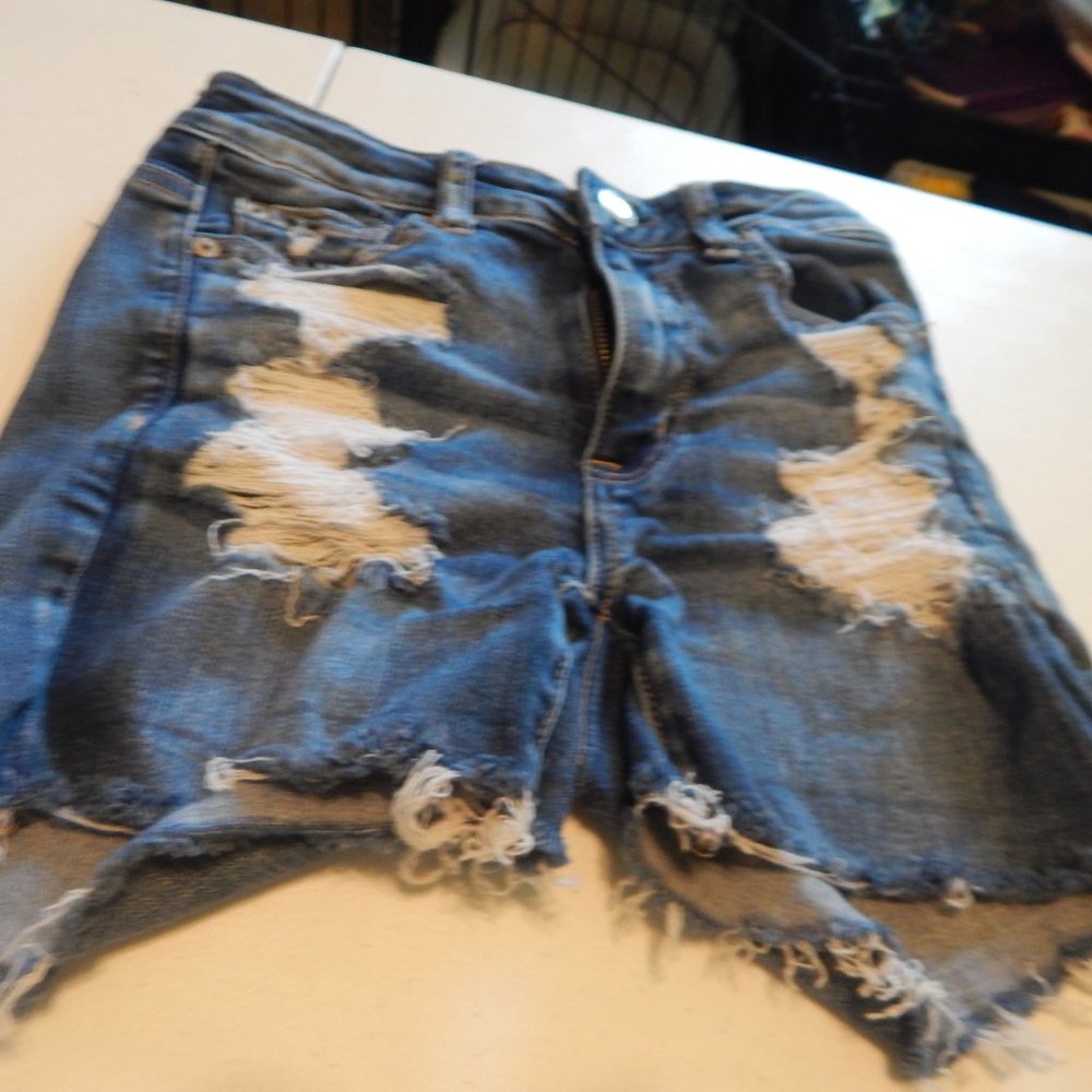 AMERICAN EAGLE OUTFITTERS SHORTS